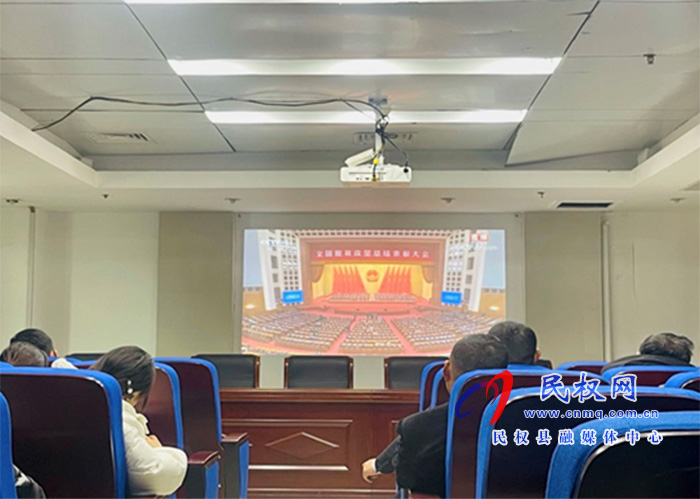 我縣各鄉(xiāng)鎮(zhèn)（街道辦）、縣直各單位組織收聽收看全國脫貧攻堅總結(jié)表彰大會