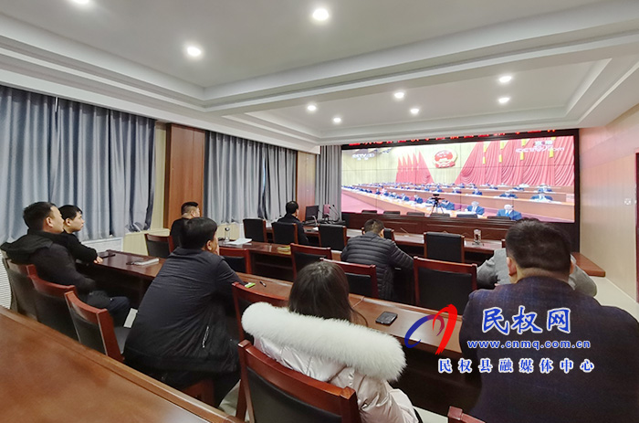 我縣各鄉(xiāng)鎮(zhèn)（街道辦）、縣直各單位組織收聽收看全國脫貧攻堅總結(jié)表彰大會