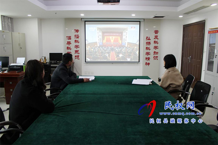 我縣各鄉(xiāng)鎮(zhèn)（街道辦）、縣直各單位組織收聽收看全國脫貧攻堅總結(jié)表彰大會