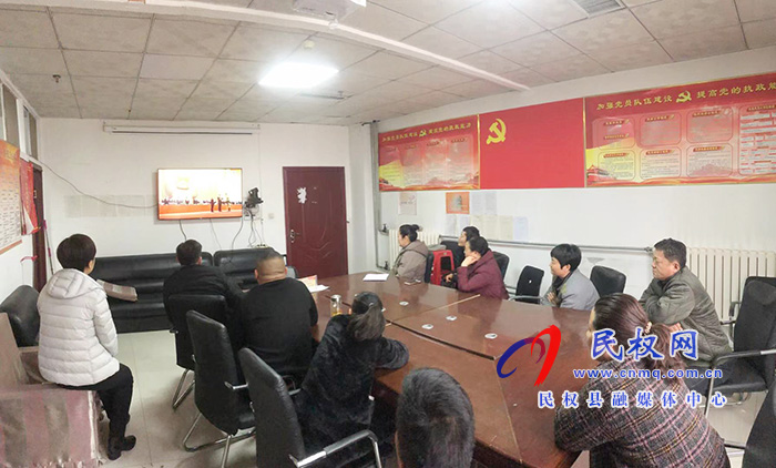 我縣各鄉(xiāng)鎮(zhèn)（街道辦）、縣直各單位組織收聽收看全國脫貧攻堅總結(jié)表彰大會