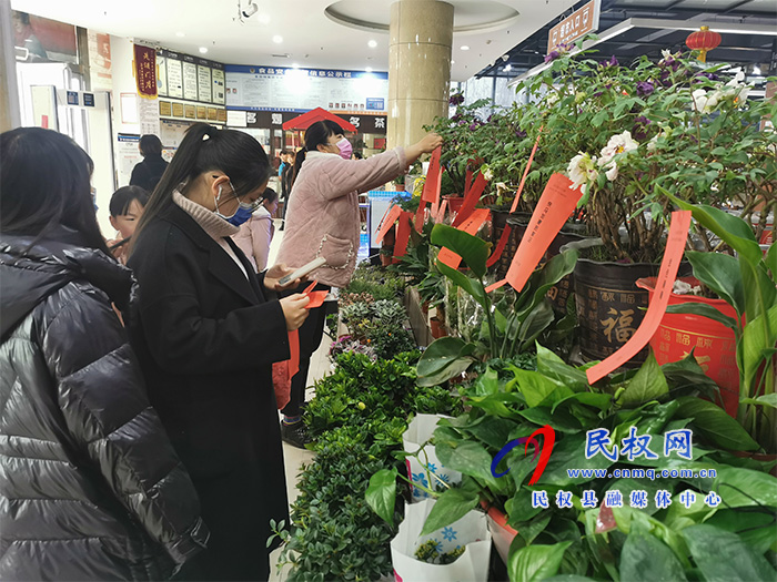 縣東方超市舉辦猜燈謎鬧元宵活動(dòng) 縣東方超市舉辦猜燈謎鬧元宵活動(dòng)