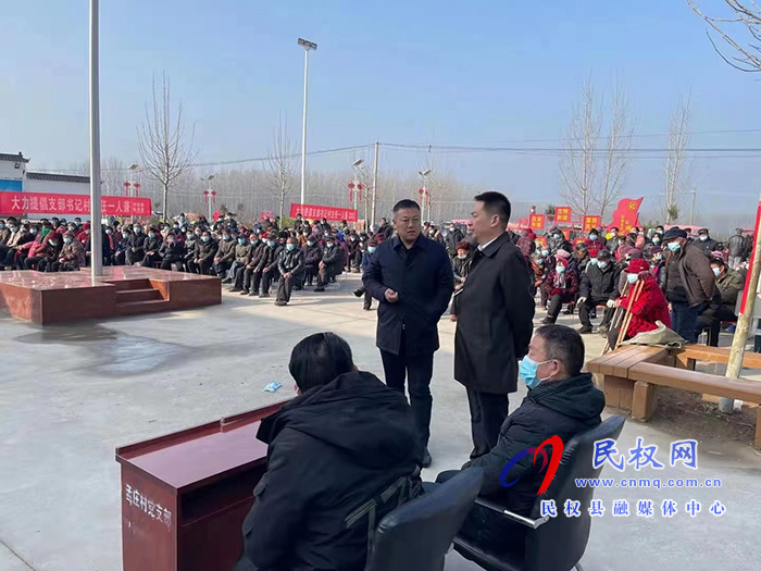 縣委常委、縣委辦公室主任孟亞松到野崗鎮(zhèn)督導(dǎo)村委換屆選舉工作