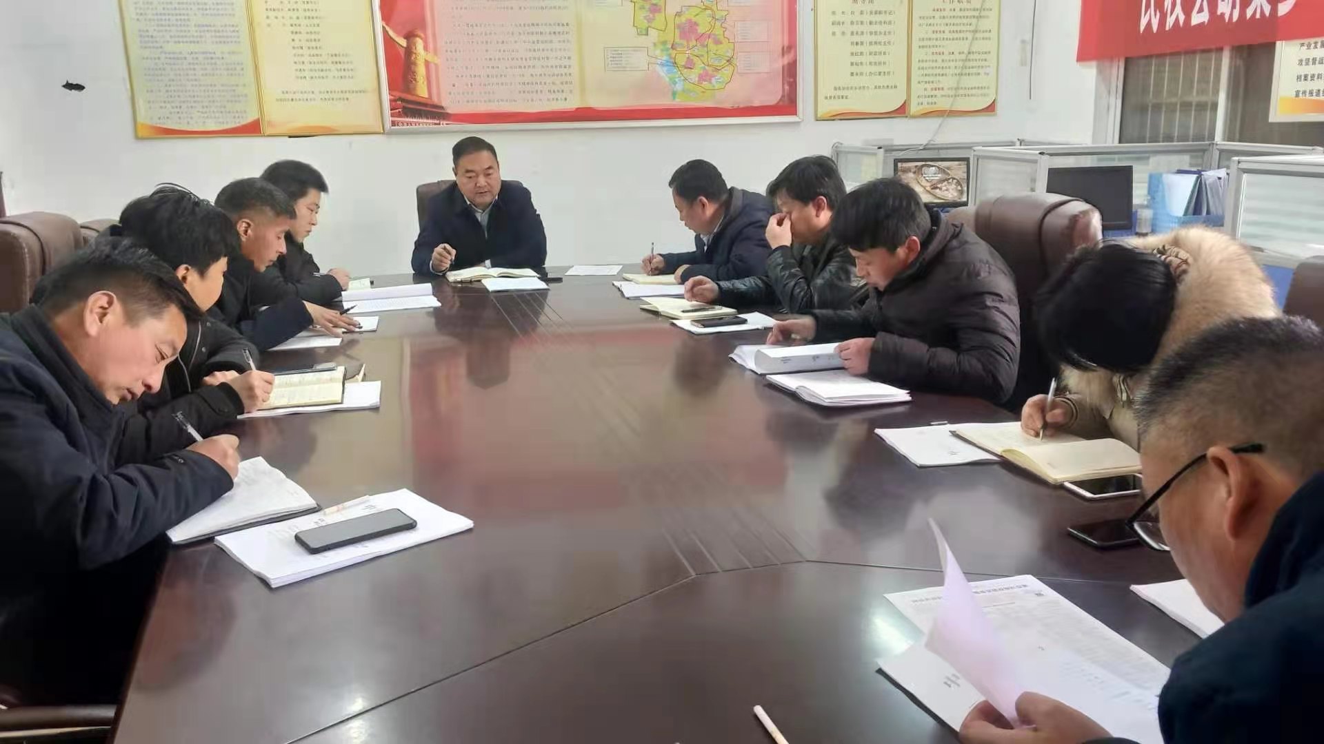 胡集鄉(xiāng)傳達(dá)貫徹民權(quán)縣2021年“兩會(huì)”期間維穩(wěn)工作會(huì)議精神