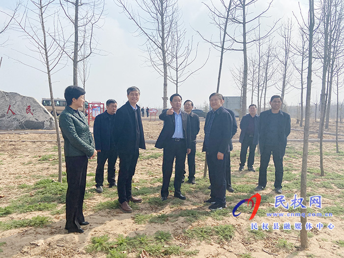 省人大環(huán)資委主任委員、常委會環(huán)資工委主任朱長青帶領調研組到我縣調研