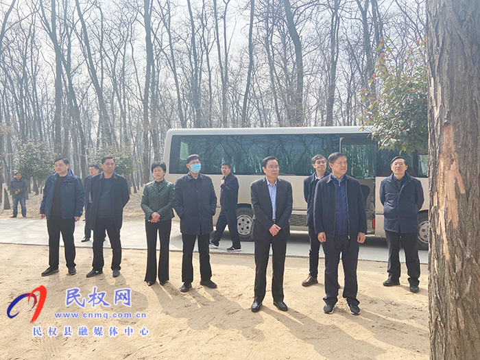 省人大環(huán)資委主任委員、常委會環(huán)資工委主任朱長青帶領調研組到我縣調研