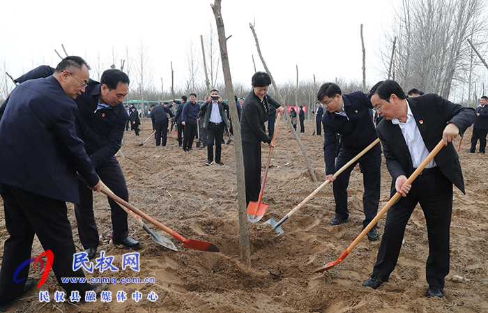 市縣領(lǐng)導(dǎo)參加春季義務(wù)植樹(shù)勞動(dòng) 市縣領(lǐng)導(dǎo)參加春季義務(wù)植樹(shù)勞動(dòng)