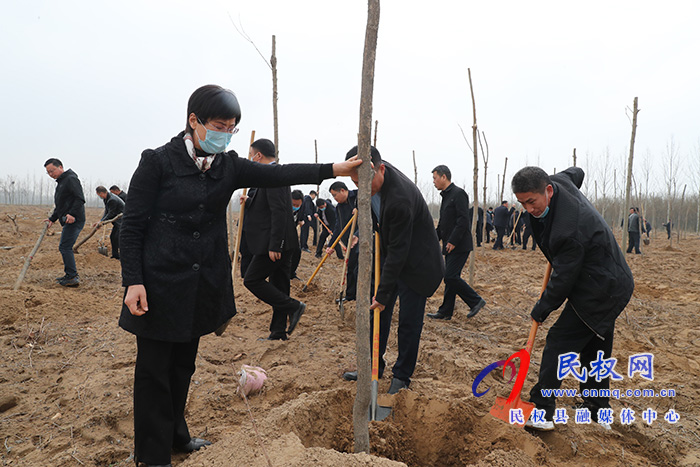 市縣領(lǐng)導(dǎo)參加春季義務(wù)植樹(shù)勞動(dòng) 市縣領(lǐng)導(dǎo)參加春季義務(wù)植樹(shù)勞動(dòng)