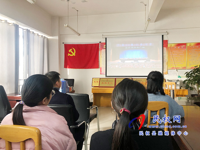 我縣各單位、鄉(xiāng)鎮(zhèn)（街道辦）組織收聽(tīng)收看全縣三級(jí)干部大會(huì)直播實(shí)況