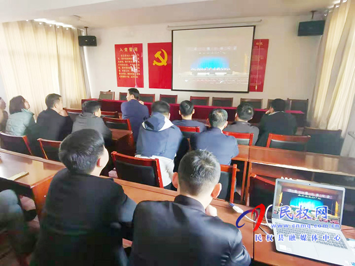 我縣各單位、鄉(xiāng)鎮(zhèn)（街道辦）組織收聽(tīng)收看全縣三級(jí)干部大會(huì)直播實(shí)況