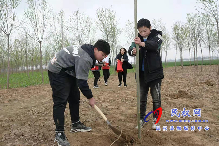 植樹(shù)護(hù)綠正當(dāng)時(shí) ——“美麗民權(quán)·青春護(hù)綠我先行”青少年植樹(shù)活動(dòng) 植樹(shù)護(hù)綠正當(dāng)時(shí) ——“美麗民權(quán)·青春護(hù)綠我先行”青少年植樹(shù)活動(dòng)