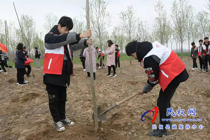 植樹(shù)護(hù)綠正當(dāng)時(shí) ——“美麗民權(quán)·青春護(hù)綠我先行”青少年植樹(shù)活動(dòng) 植樹(shù)護(hù)綠正當(dāng)時(shí) ——“美麗民權(quán)·青春護(hù)綠我先行”青少年植樹(shù)活動(dòng)