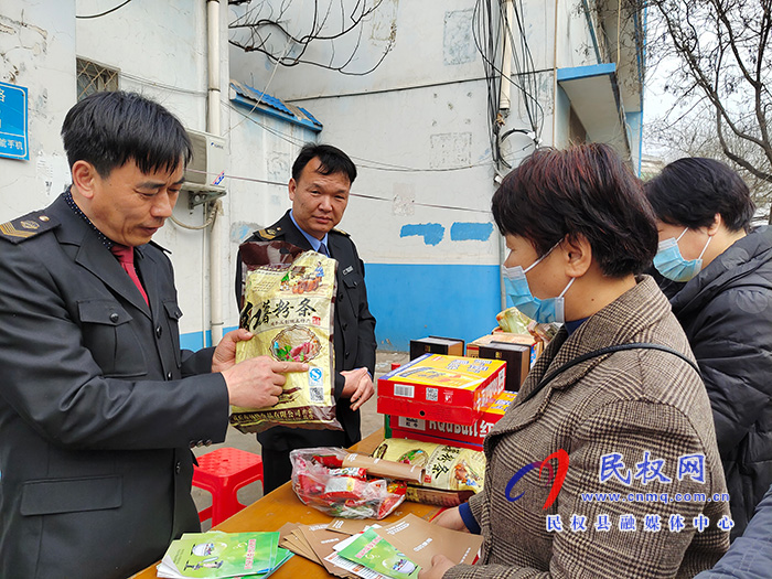 民權(quán)縣市場監(jiān)督管理局開展3·15國際消費(fèi)者權(quán)益日宣傳服務(wù)活動(dòng) 民權(quán)縣市場監(jiān)督管理局開展3·15國際消費(fèi)者權(quán)益日宣傳服務(wù)活動(dòng)