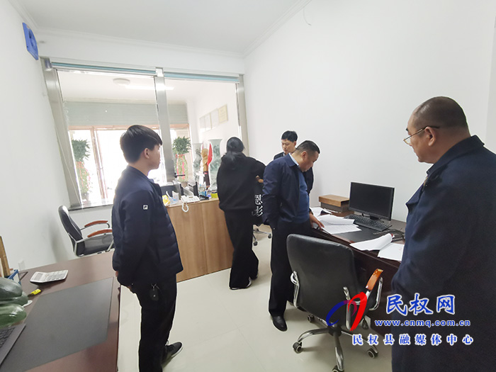 縣金融局開(kāi)展典當(dāng)行現(xiàn)場(chǎng)檢查 縣金融局開(kāi)展典當(dāng)行現(xiàn)場(chǎng)檢查
