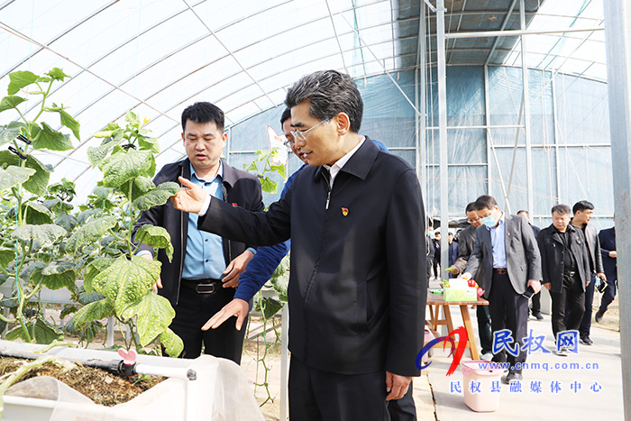 副省長、市委書記王戰(zhàn)營到我縣雙塔鎮(zhèn)秣坡村開展“三五”基層工作日活動