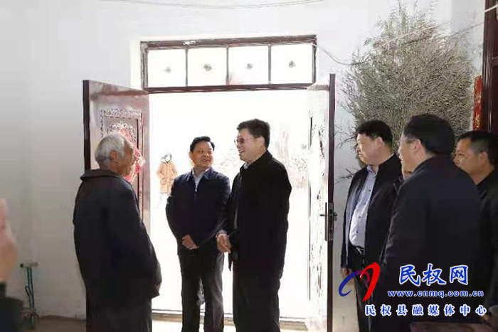 市人大常委會(huì)副主任王琦到程莊鎮(zhèn)江集村開展“三五”工作日活動(dòng) 市人大常委會(huì)副主任王琦到程莊鎮(zhèn)江集村開展“三五”工作日活動(dòng)
