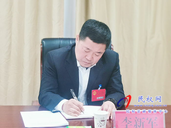 市人大常委會副主任、縣委書記姬脈常參加龍?zhí)伶?zhèn)代表團(tuán)審議
