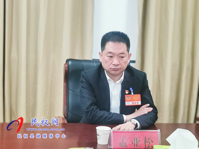 市人大常委會副主任、縣委書記姬脈常參加龍?zhí)伶?zhèn)代表團(tuán)審議