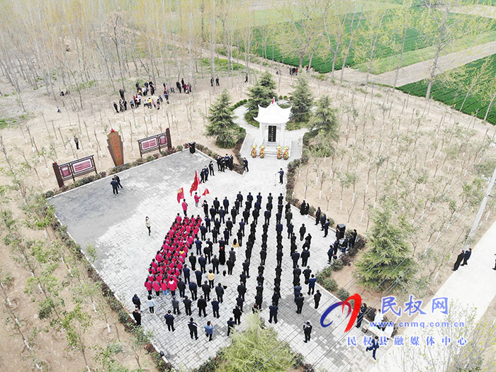 我縣開展黨史學習教育暨清明節(jié)祭掃烈士墓活動 我縣開展黨史學習教育暨清明節(jié)祭掃烈士墓活動