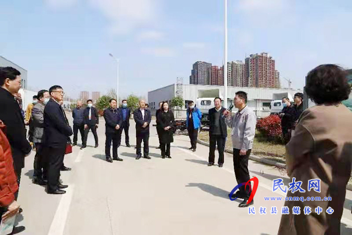 鄭州大學(xué)處級干部“學(xué)五中全會精神建世界一流大學(xué)”專題培訓(xùn)班蒞民開展現(xiàn)場教學(xué)活動 鄭州大學(xué)處級干部“學(xué)五中全會精神建世界一流大學(xué)”專題培訓(xùn)班蒞民開展現(xiàn)場教學(xué)活動