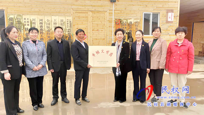 市婦聯(lián)黨組書記主席劉春霞到民調(diào)研“傳承紅色基因 爭當為民先鋒”工作 市婦聯(lián)黨組書記主席劉春霞到民調(diào)研“傳承紅色基因 爭當為民先鋒”工作