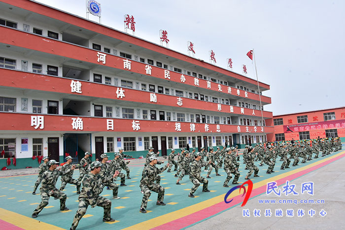 民權(quán)縣精英文武學(xué)校營(yíng)造濃厚擁軍氛圍 民權(quán)縣精英文武學(xué)校營(yíng)造濃厚擁軍氛圍
