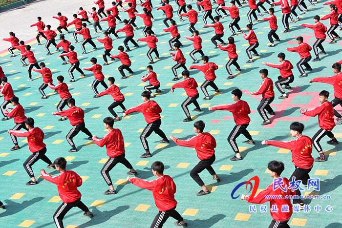 民權(quán)縣精英文武學(xué)校營(yíng)造濃厚擁軍氛圍 民權(quán)縣精英文武學(xué)校營(yíng)造濃厚擁軍氛圍