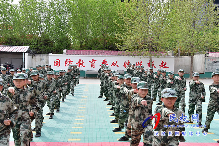 民權(quán)縣精英文武學(xué)校營(yíng)造濃厚擁軍氛圍 民權(quán)縣精英文武學(xué)校營(yíng)造濃厚擁軍氛圍