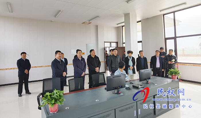 市人大常委會副主任、縣委書記姬脈常察看春季農(nóng)業(yè)生產(chǎn)及高標(biāo)準(zhǔn)糧田建設(shè)工作