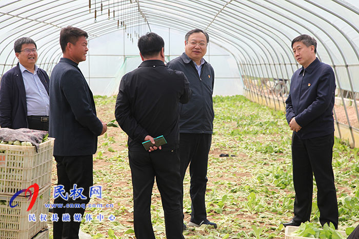 市委常委、常務(wù)副市長吳祖明到龍?zhí)伶?zhèn)邢莊村開展“三五”基層工作日活動