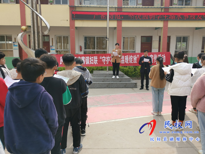王莊寨鎮(zhèn)婦聯(lián)開展普法宣傳活動 王莊寨鎮(zhèn)婦聯(lián)開展普法宣傳活動