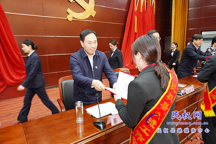 民權(quán)縣慶?！拔逡弧眹H勞動節(jié)暨表彰勞動模范和先進工作者大會召開