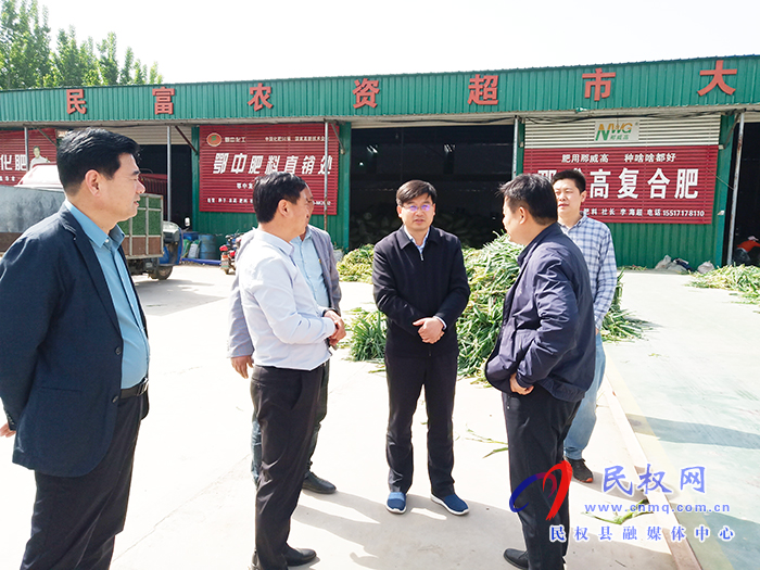 縣委副書記、縣長張團結(jié)到白云寺鎮(zhèn)調(diào)研香蔥烘干加工設(shè)備運行情況