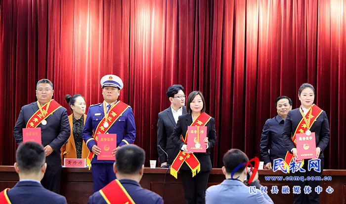 民權(quán)縣幼兒園黨支部書記、園長徐海燕同志榮獲“商丘市五四青年獎(jiǎng)?wù)隆狈Q號(hào)