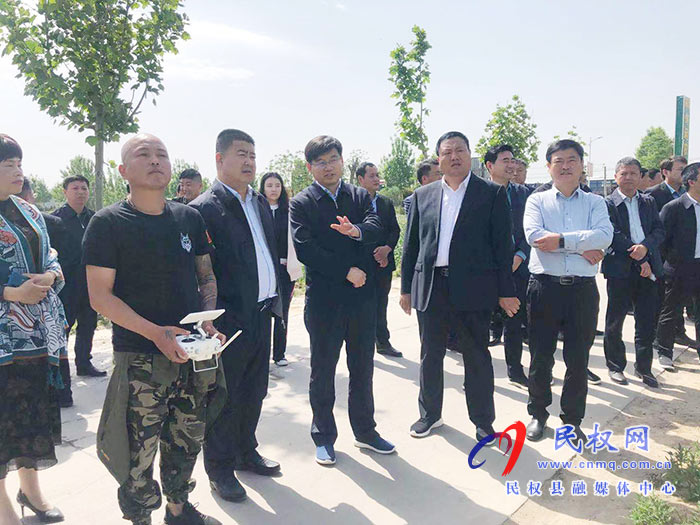全縣小麥中后期重大病蟲害統(tǒng)防統(tǒng)治現(xiàn)場會在白云寺鎮(zhèn)召開 全縣小麥中后期重大病蟲害統(tǒng)防統(tǒng)治現(xiàn)場會在白云寺鎮(zhèn)召開