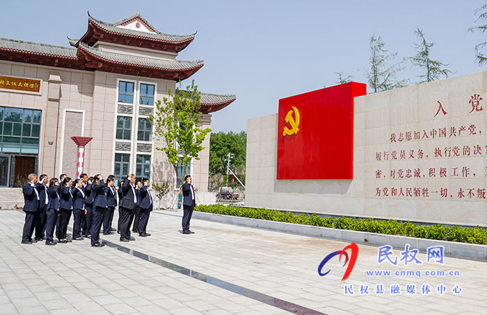 民權(quán)縣實驗小學(xué)開展“學(xué)黨史，感黨恩，跟黨走，尋找紅色足跡”紅色主題教育活動