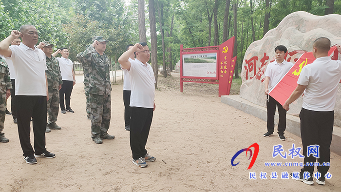 縣人武部、退役軍人事務(wù)管理局聯(lián)合開(kāi)展“百年黨史路，啟航新征程”健步走暨“我為群眾辦實(shí)事”志愿者服務(wù)活動(dòng)