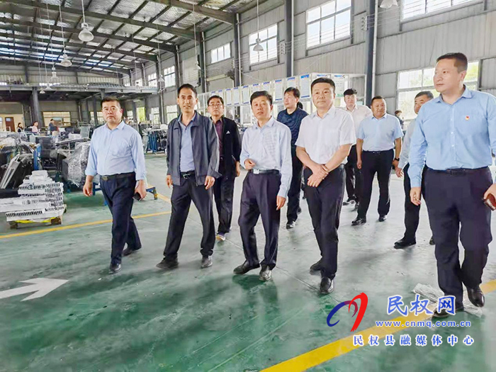 縣政府黨組成員、信訪局局長陳鴻志走進企業(yè)開展“一聯(lián)三幫”、“百名行長走訪千家萬戶”調研活動