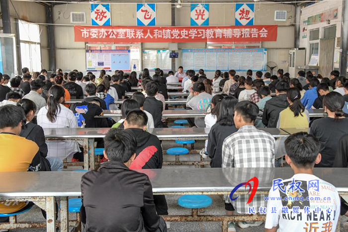 市委常務副秘書長、市委辦公室主任吳金山為民權縣人和鎮(zhèn)學校師生上黨課
