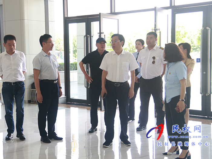 市人大常委會(huì)副主任、縣委書記姬脈常赴周口西華通用機(jī)場(chǎng)參觀考察