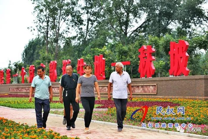 河南日報頭版頭條以“民權(quán) 紅綠輝映展畫卷”為題刊發(fā)報道 河南日報頭版頭條以“民權(quán) 紅綠輝映展畫卷”為題刊發(fā)報道