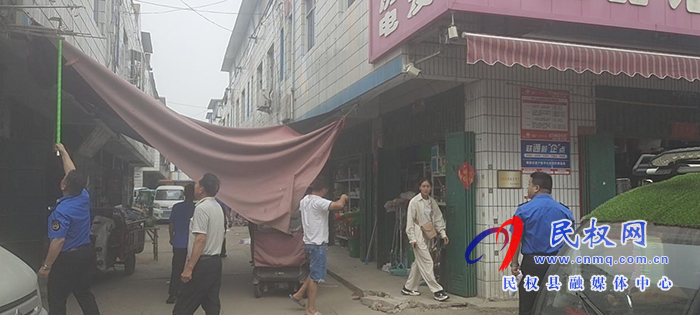 縣城市管理局:集中開展市場沿街整治行動 縣城市管理局:集中開展市場沿街整治行動