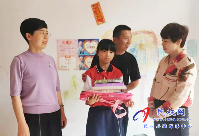 民權(quán)縣總工會(huì)開(kāi)展“六一特別關(guān)愛(ài)活動(dòng)” 民權(quán)縣總工會(huì)開(kāi)展“六一特別關(guān)愛(ài)活動(dòng)”