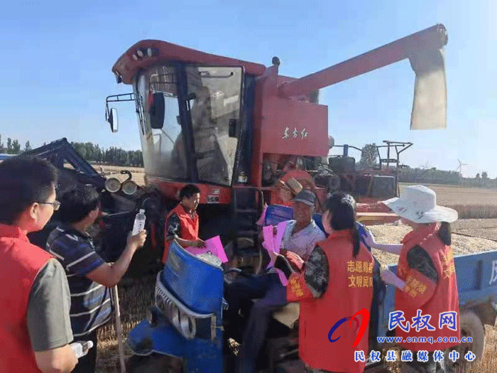 白云寺鎮(zhèn)黨員志愿者我為群眾辦實(shí)事，服務(wù)三夏當(dāng)先鋒