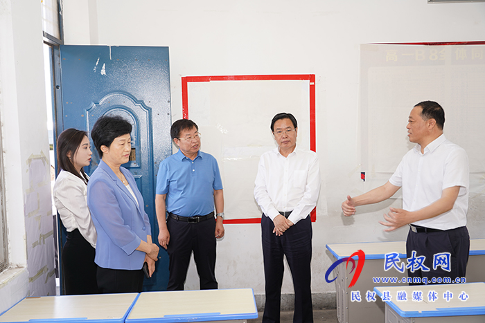市人大常委會(huì)副主任、縣委書(shū)記姬脈常查看高招考務(wù)工作準(zhǔn)備情況