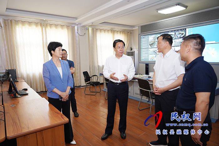 市人大常委會(huì)副主任、縣委書(shū)記姬脈常查看高招考務(wù)工作準(zhǔn)備情況