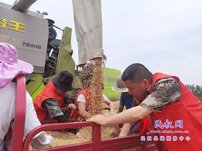 民權(quán)縣孫六鎮(zhèn):11支黨員志愿服務(wù)隊奮戰(zhàn)在田間地頭 民權(quán)縣孫六鎮(zhèn):11支黨員志愿服務(wù)隊奮戰(zhàn)在田間地頭