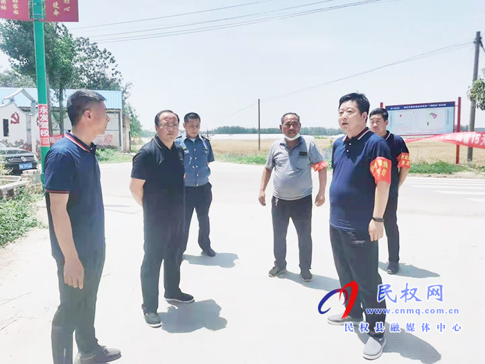 胡集鄉(xiāng)黨政領導督導檢查“三夏”生產(chǎn)和秸稈禁燒工作 胡集鄉(xiāng)黨政領導督導檢查“三夏”生產(chǎn)和秸稈禁燒工作