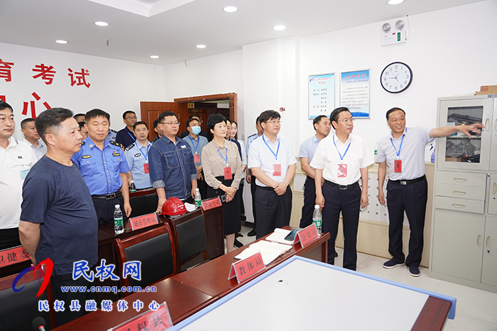 市人大常委會(huì)副主任、縣委書記姬脈常帶隊(duì)巡視高考工作