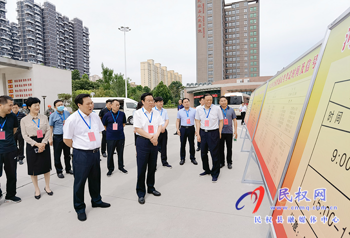 市人大常委會(huì)副主任、縣委書記姬脈常帶隊(duì)巡視高考工作