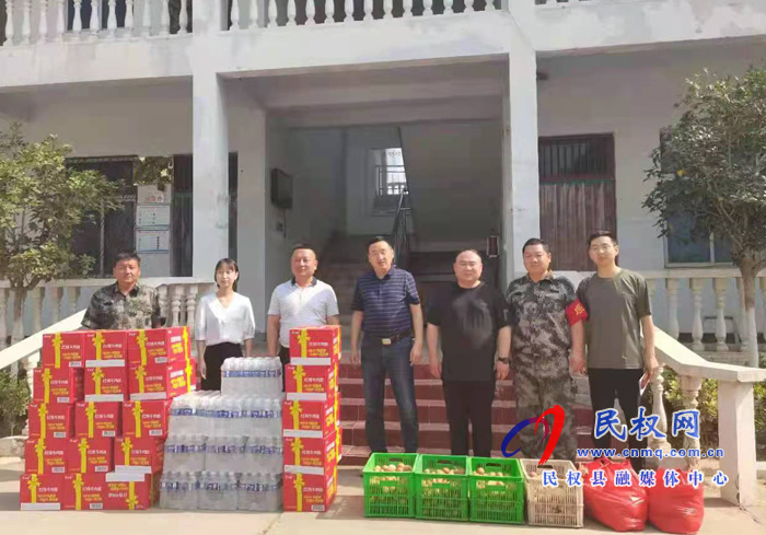 縣水利局到伯黨鄉(xiāng)對(duì)奮戰(zhàn)在“三夏”一線的干部職工進(jìn)行慰問 縣水利局到伯黨鄉(xiāng)對(duì)奮戰(zhàn)在“三夏”一線的干部職工進(jìn)行慰問